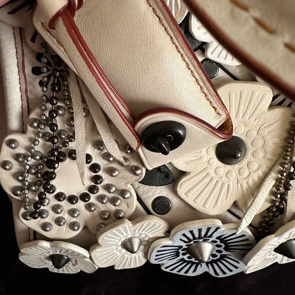 COACH Rogue 25 in Glovetanned Pebbled Leather with Wild Tea Rose Chalk - Picture 11 of 15